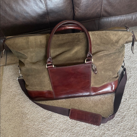 A. Giannetti Elegant Duffel Bag 🧳 - Picture 4 of 17